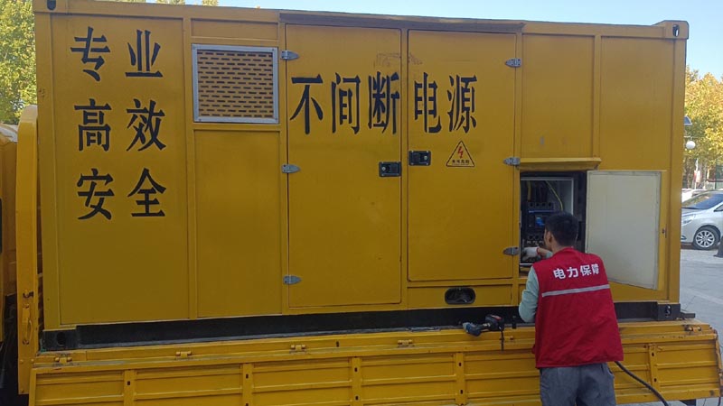 白云矿区柴油发电机组和UPS电源配合使用时，如何避免切换过程中的电力中断？